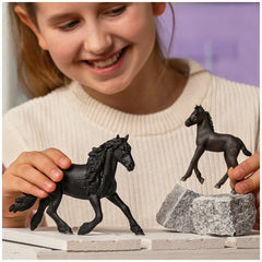 Schleich - Horse Club - Friesian Hengst - Actie- en Speelgoedfiguren - 13975
