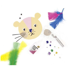 Folia Deko Mix Bastelset features 600 multi-colored craft supplies including feathers, beads, and scissors in a matte cardboa