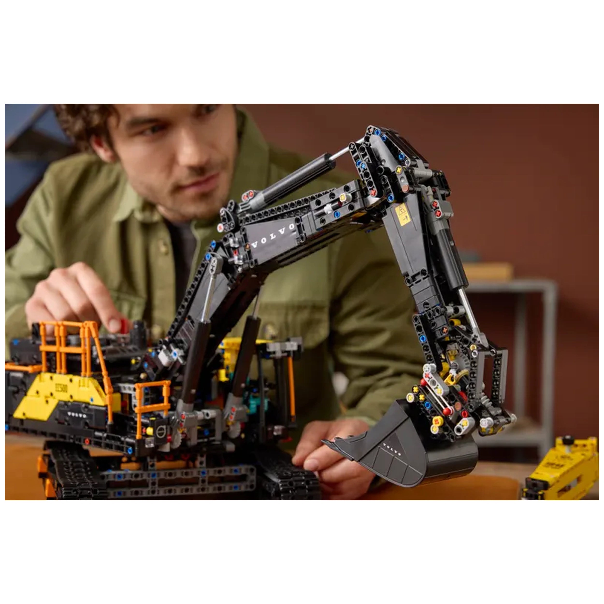 LEGO - Technic Volvo EC500 Hybrid Graafmachine - Bouwset Speelgoed
