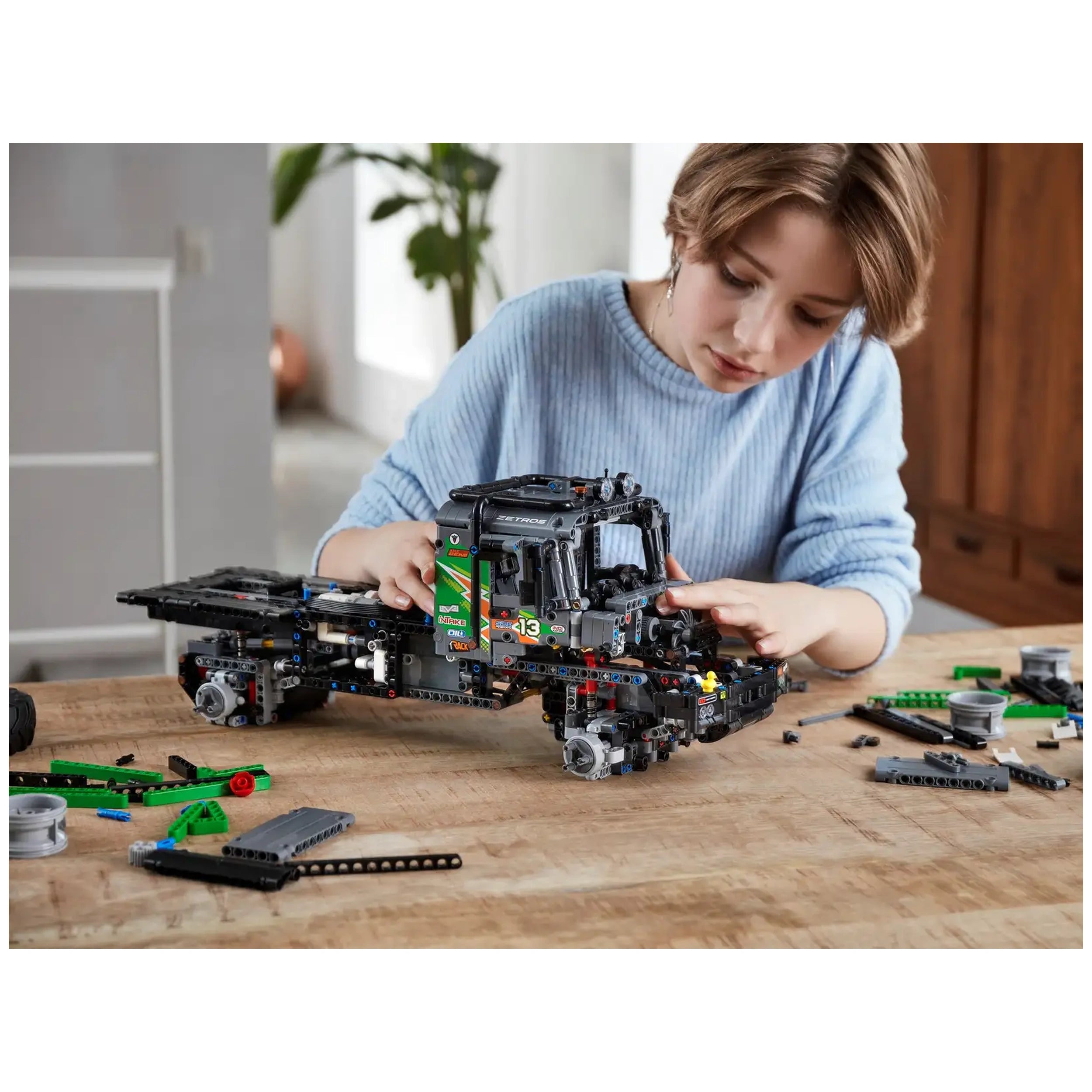 Lego - Technic - 4x4 Mercedes-Benz Zetros Trial Truck - Construction Set Toys