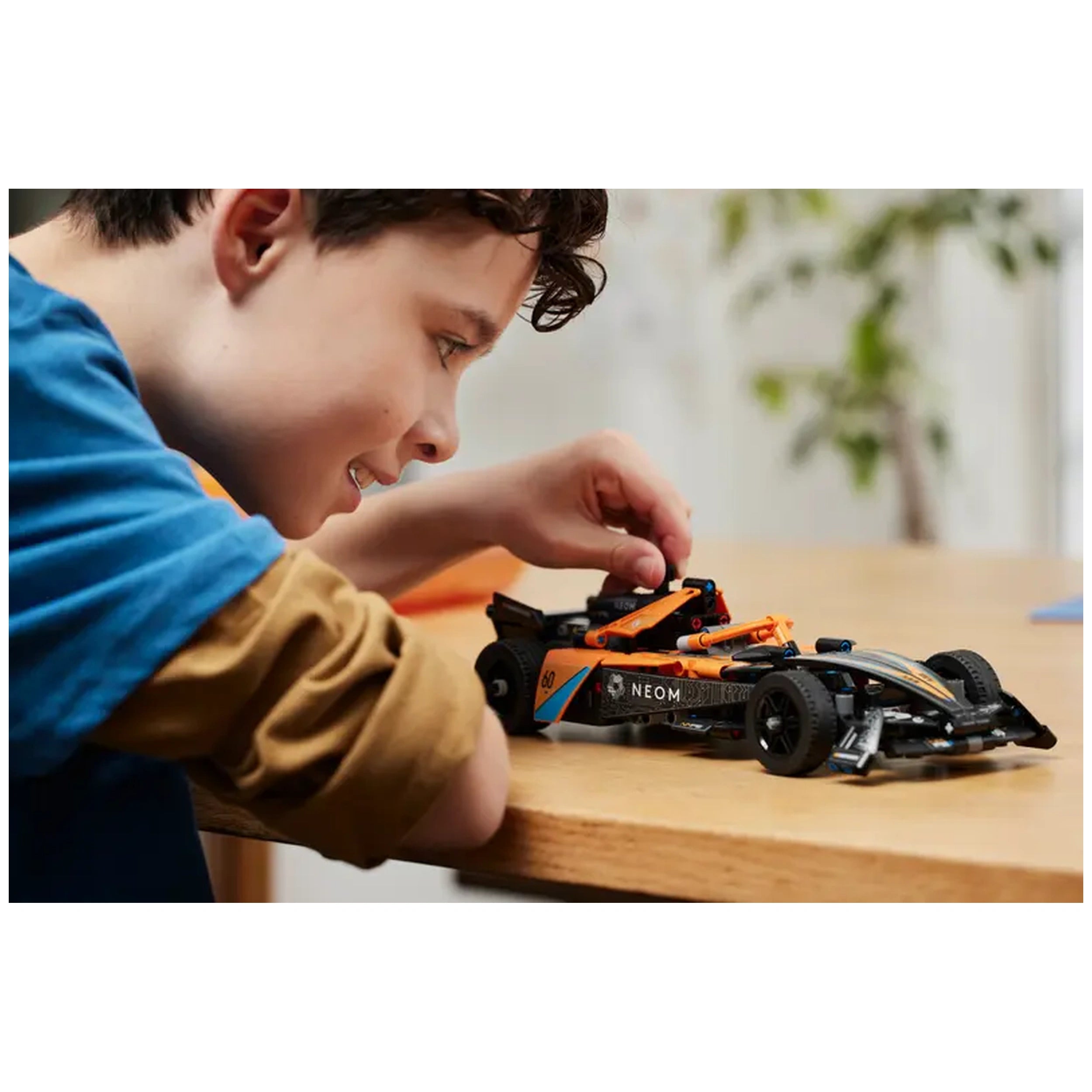 Lego - Technic - NEOM McLaren Formula E Team - Construction Set Toys