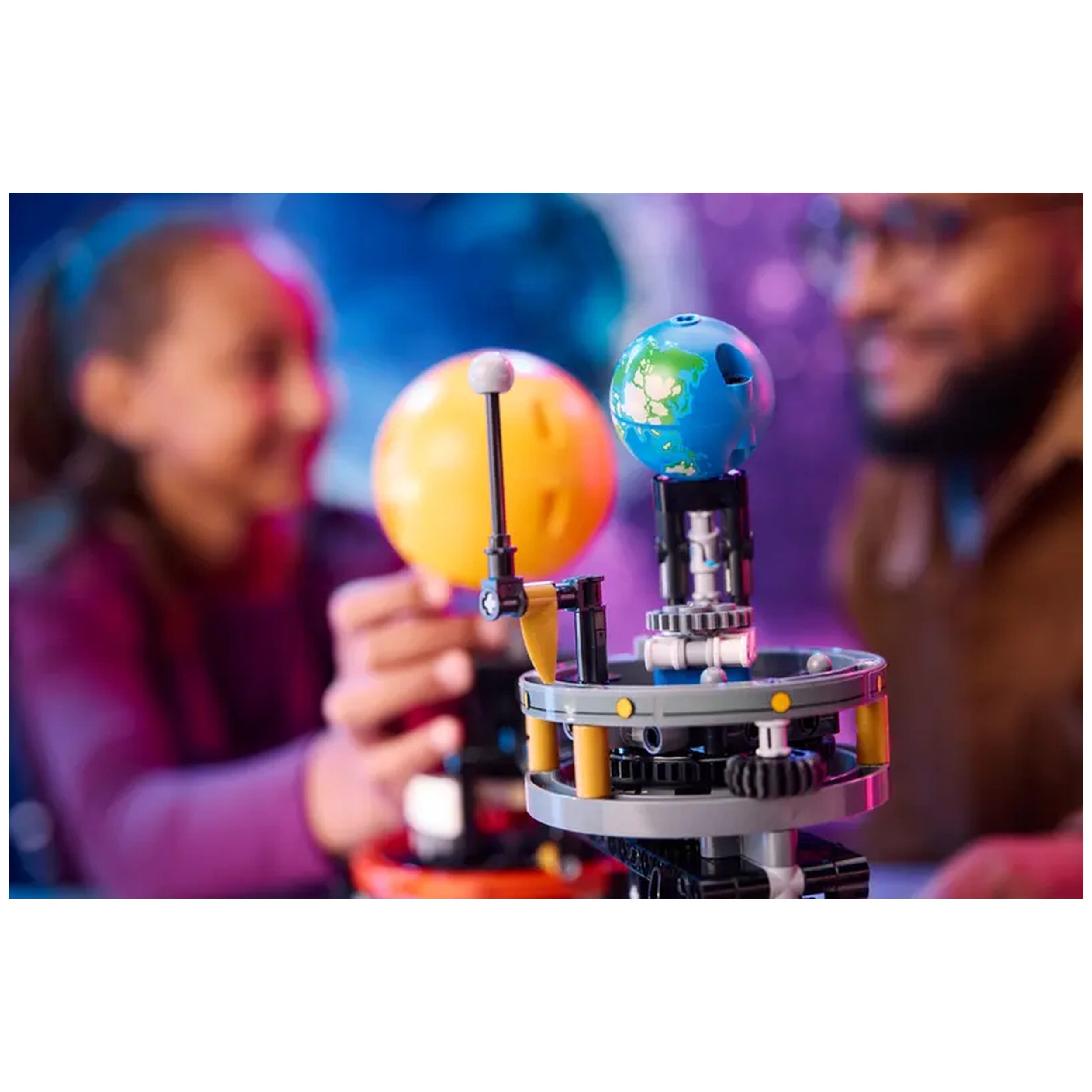 Lego - Technic - Planet Earth and Moon in Orbit - Construction Set Toys