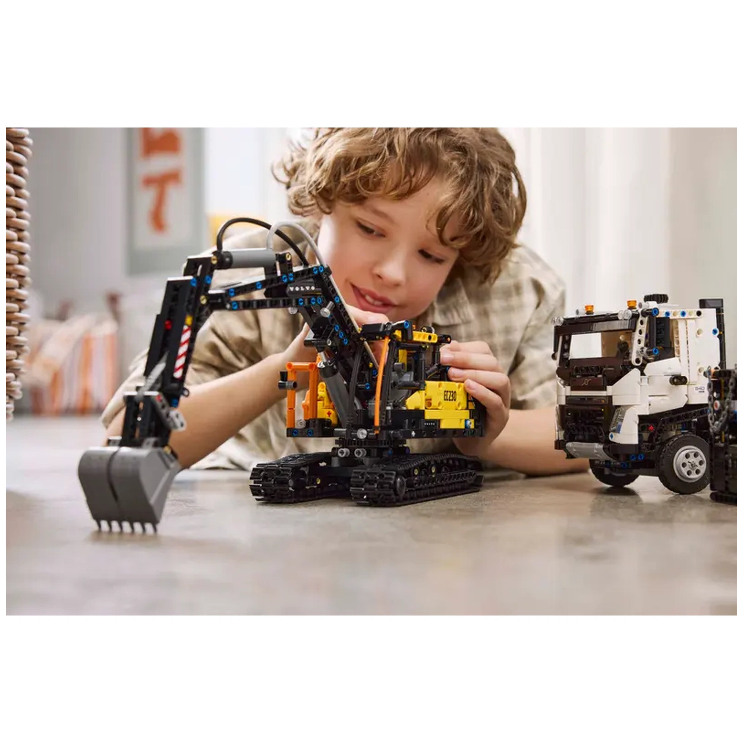 Lego - Technic - Volvo FMX Truck & EC230 Elektrische Graafmachine - Bouwset Speelgoed