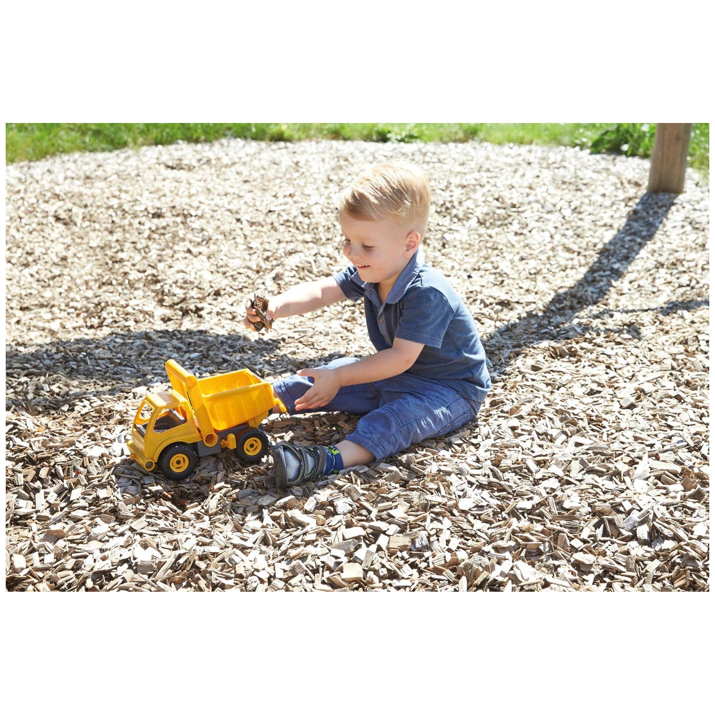 Lena - EcoActives Dump truck presenter - Play Vehicles