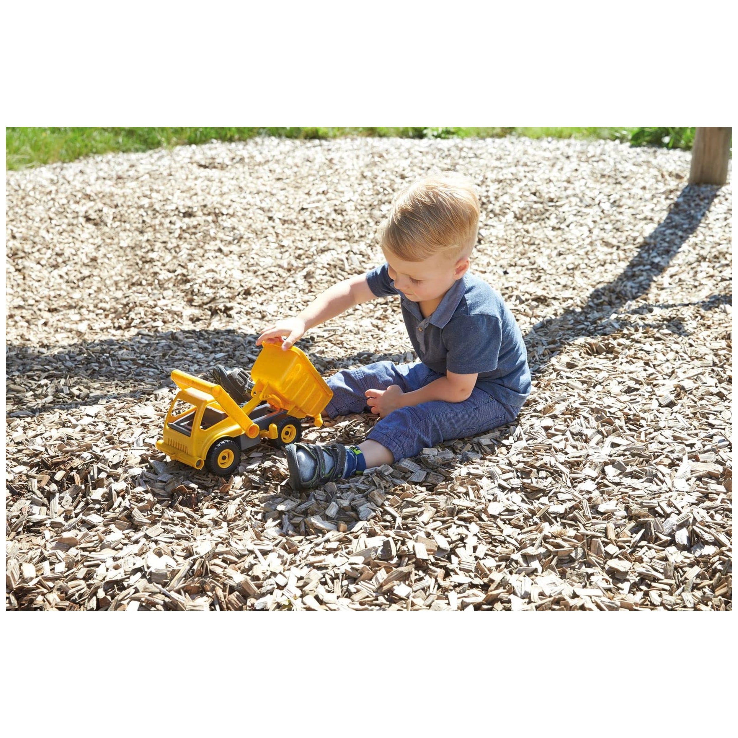 Lena - EcoActives Dump truck presenter - Play Vehicles