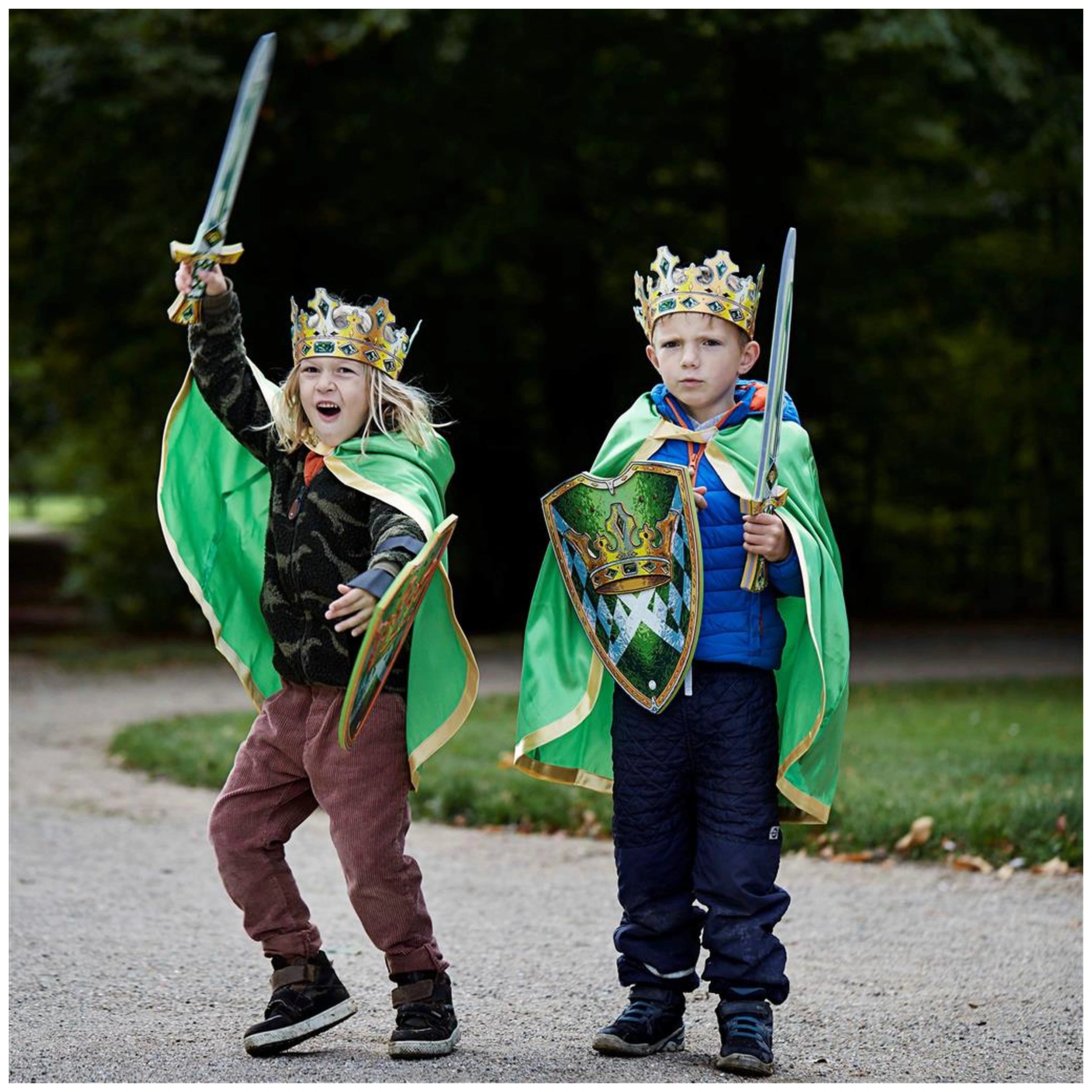 Liontouch - Kingmaker Cape - The Kingmaker Line - Pretend Professions & Role Playing