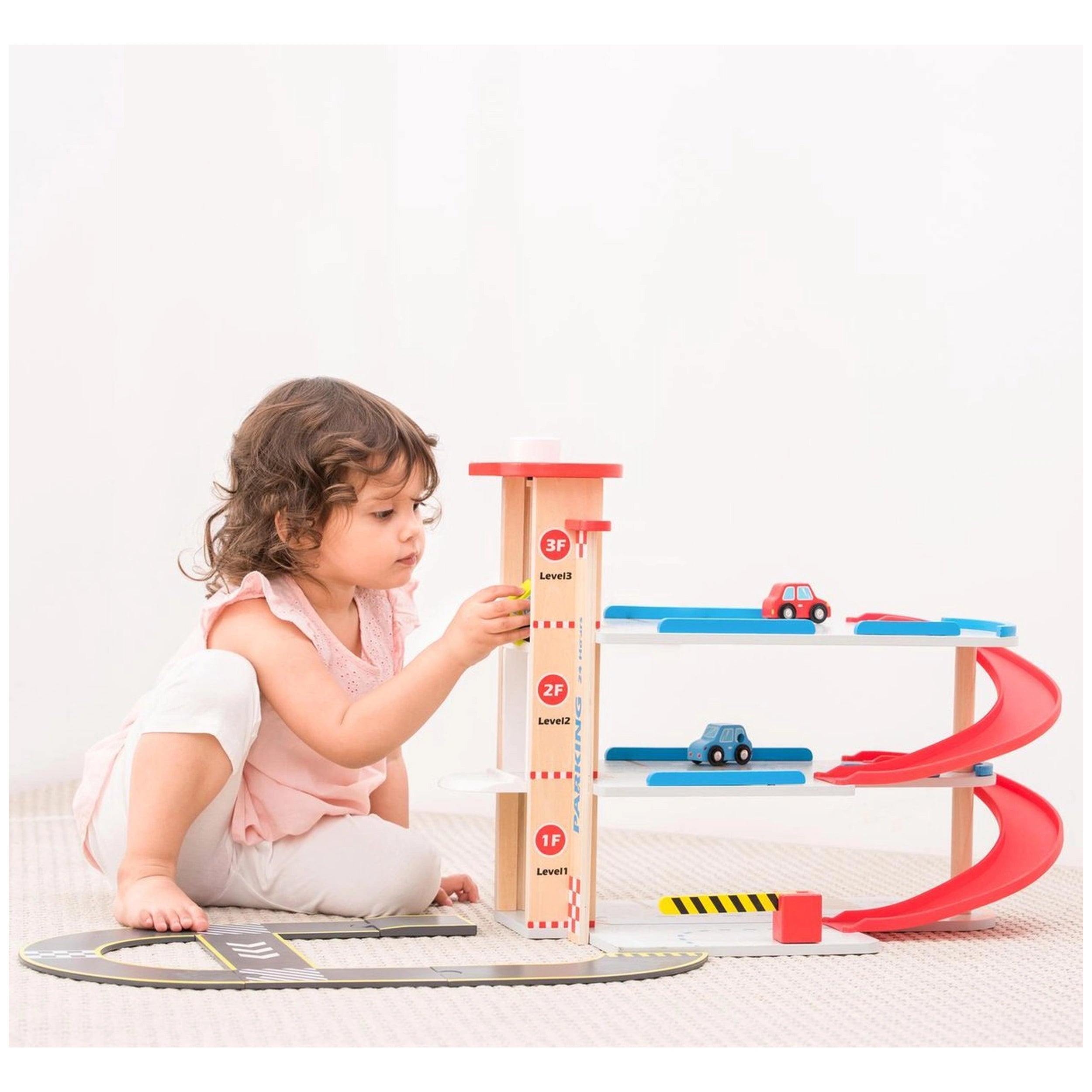New Classic Toys - Wooden Toy Garage Including 3 Cars - Toy Playsets