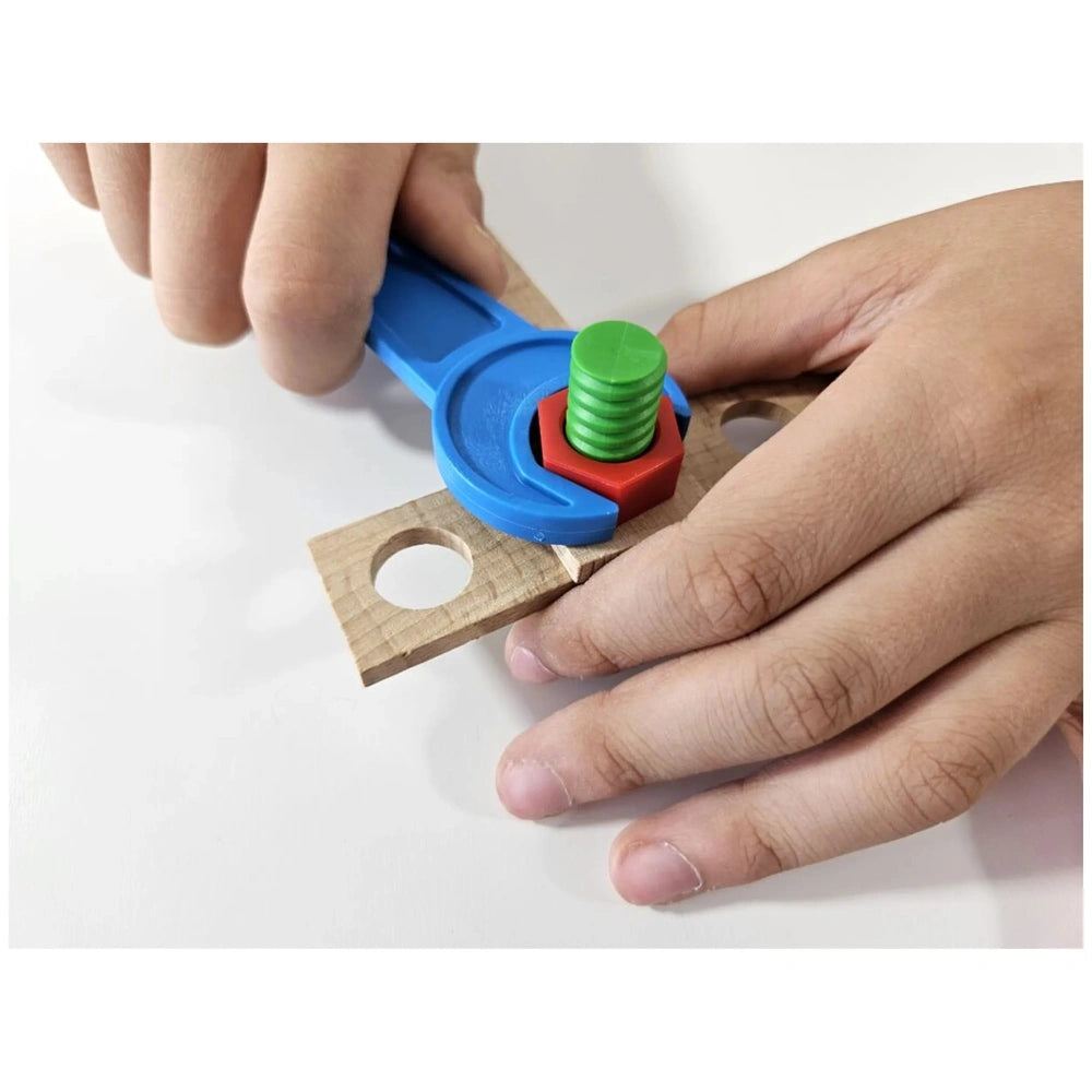 Child's hands assembling race car with Maly Constructor set using blue wrench and colorful components.