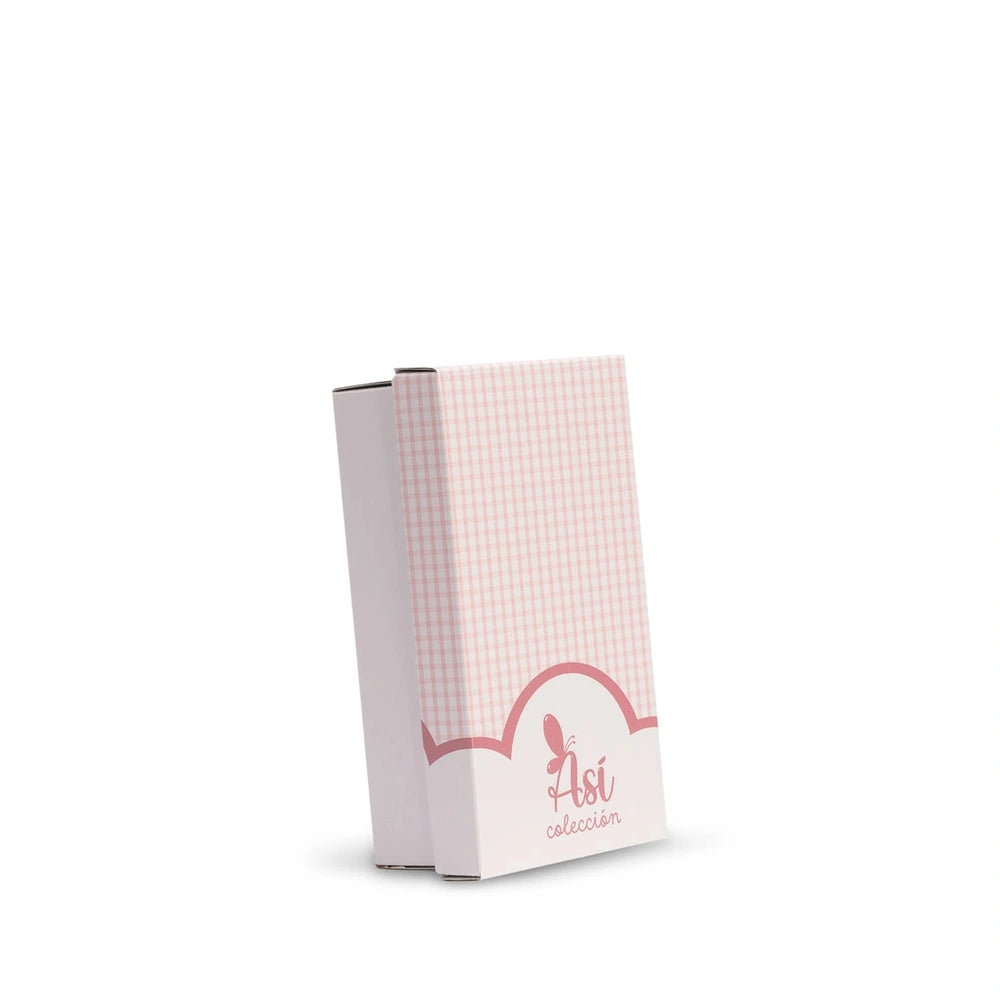 Packaging for ASI Dolls Bomboncin, pink checked pattern with ASI colección logo.