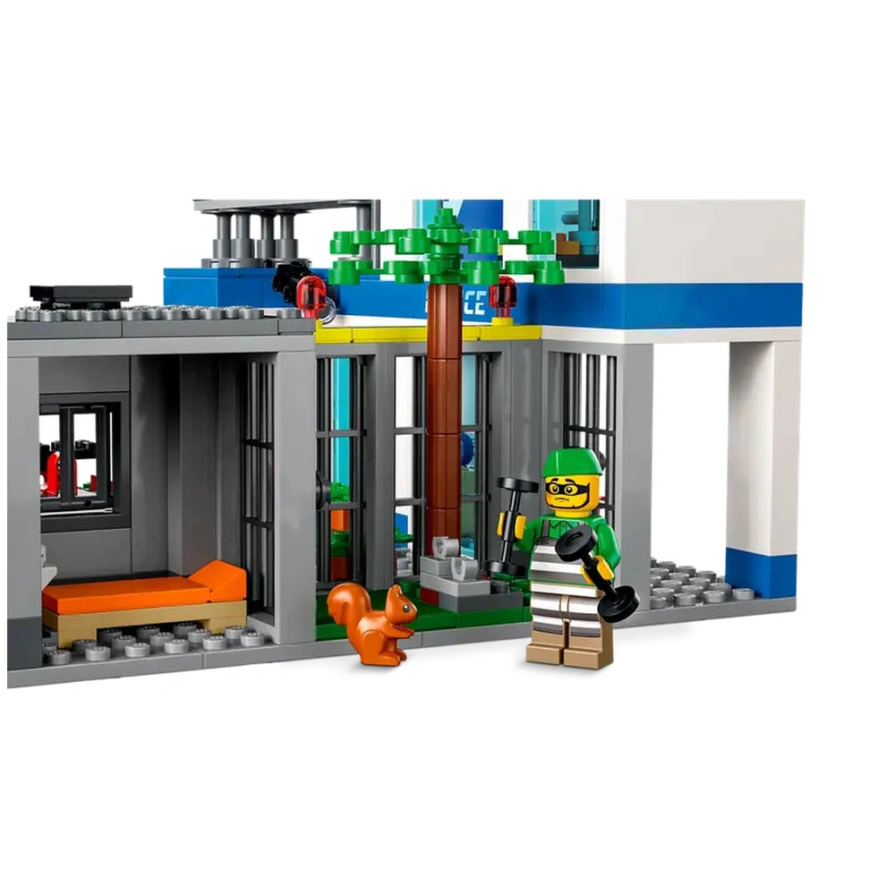 LEGO City Police Station construction set featuring a detailed jail with an orange bed and a breakout area. A minifigure in a green outfit holds tools beside a brown squirrel and a palm tree, showcasing vibrant colors and creative play elements.